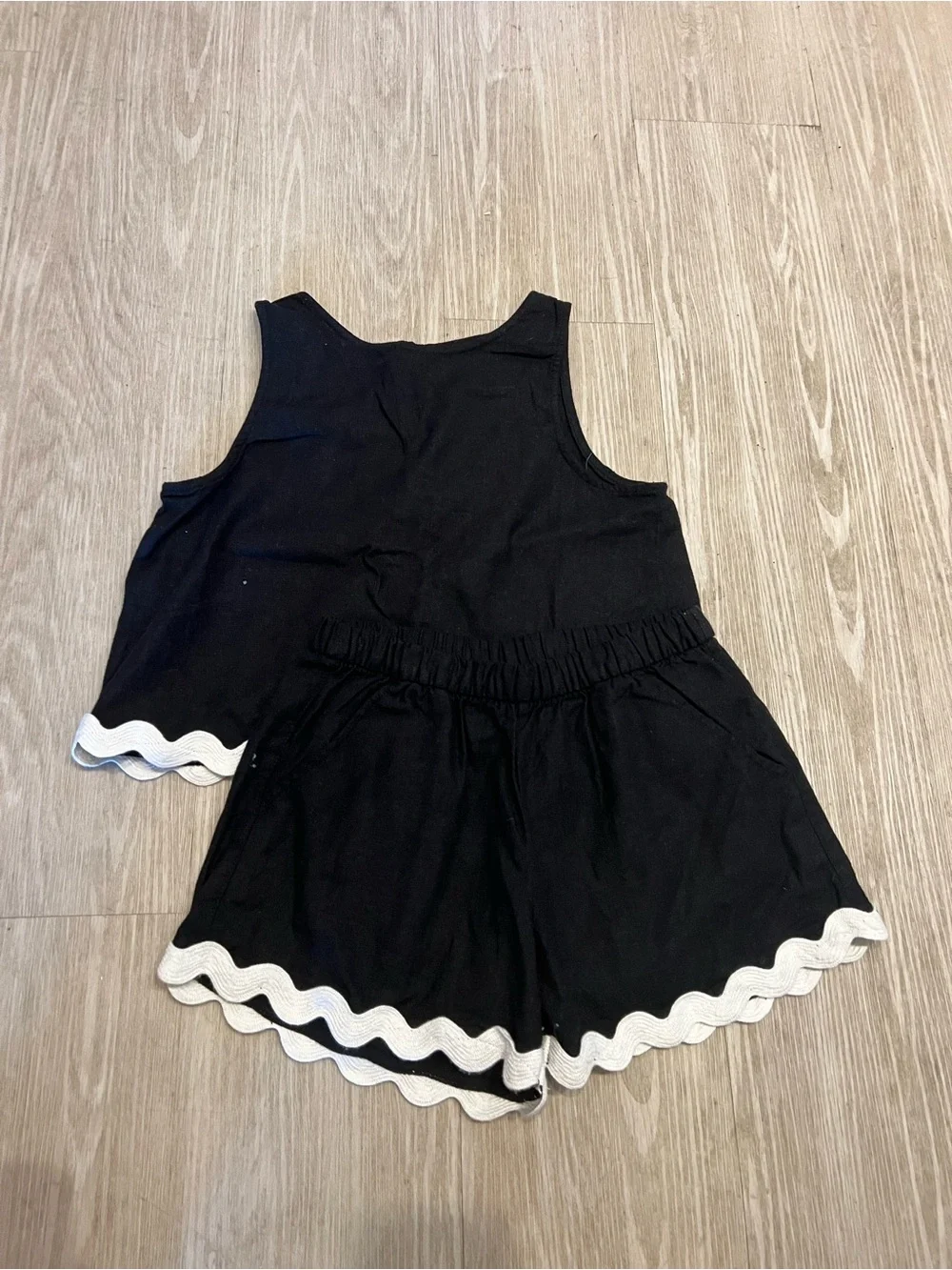 Old Navy Scallop Set